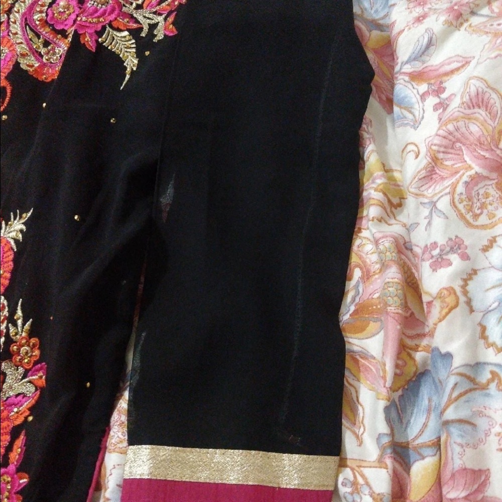 Pakistani 3 Piece Shalwar Kameez - image 4